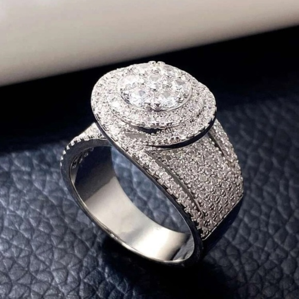 Cubic zirconia engagement ring‎